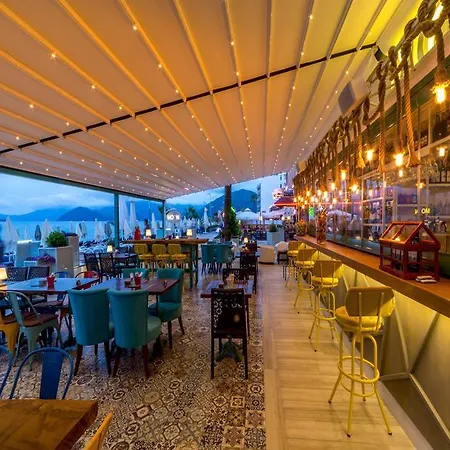 Отель Honeymoon 3*